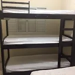 Casa Familiar em Campinas com 2 Quartos, 1 banheiro, 1 vaga para carro