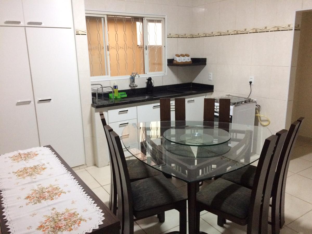 Casa Familiar Em Campinas Com 2 Quartos, 1 Banheiro, 1 Vaga Para Carro *